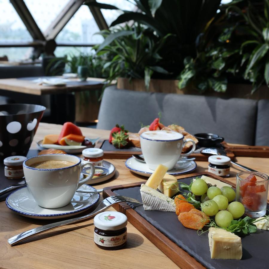 ดุสิตธานี ลากูนา สิงคโปร์ Hotel ภายนอก รูปภาพ A typical breakfast at the hotel