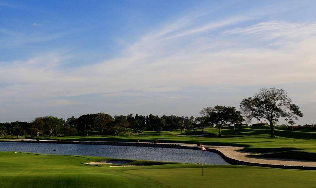 ดุสิตธานี ลากูนา สิงคโปร์ Hotel ภายนอก รูปภาพ The 17th hole at the 2013 PGA Championship