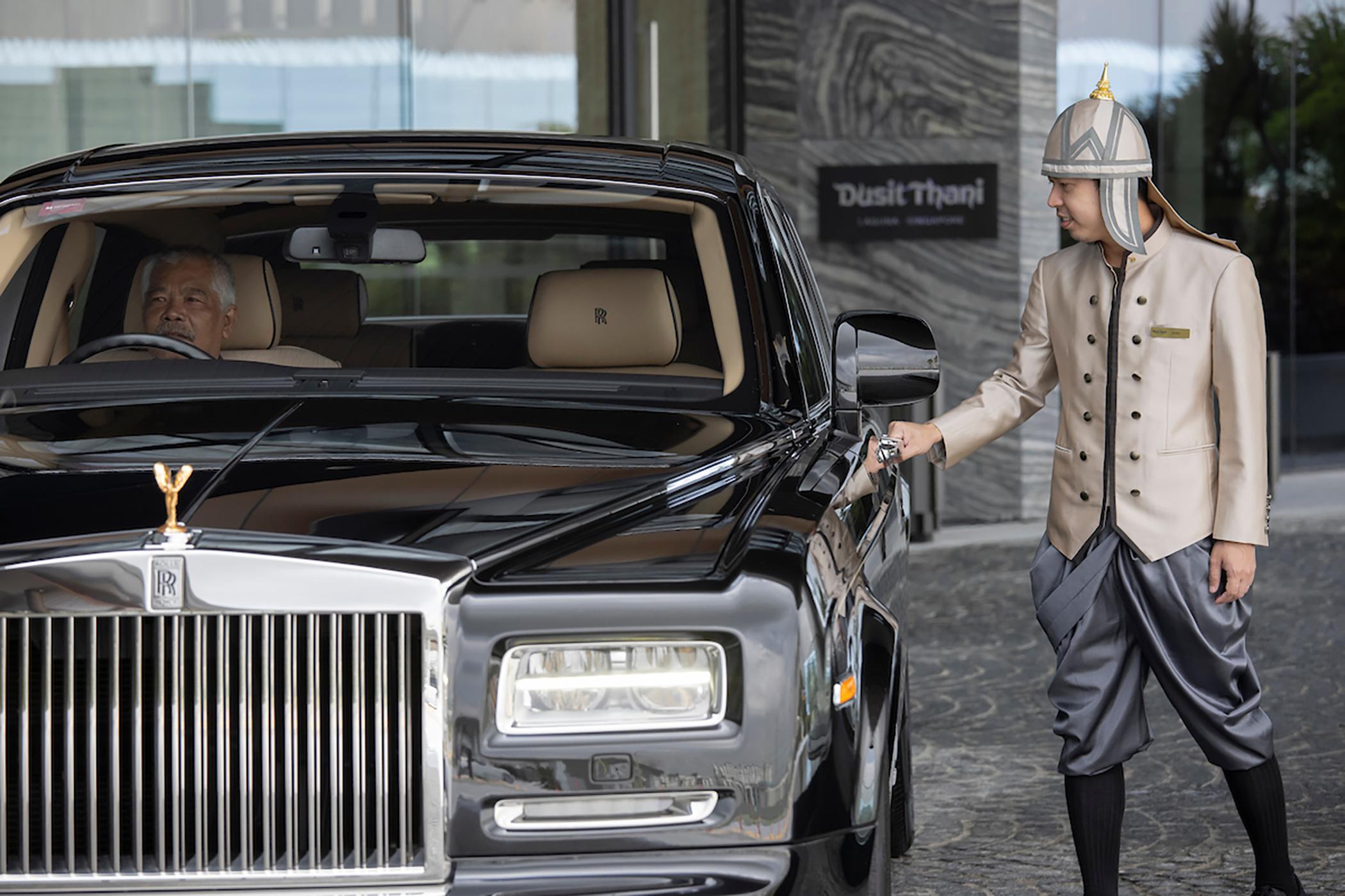 ดุสิตธานี ลากูนา สิงคโปร์ Hotel ภายนอก รูปภาพ A Rolls-Royce Phantom at Taj Mahal Palace, Mumbai